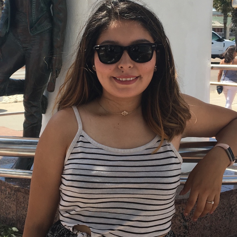 Meet your Posher, Claudia